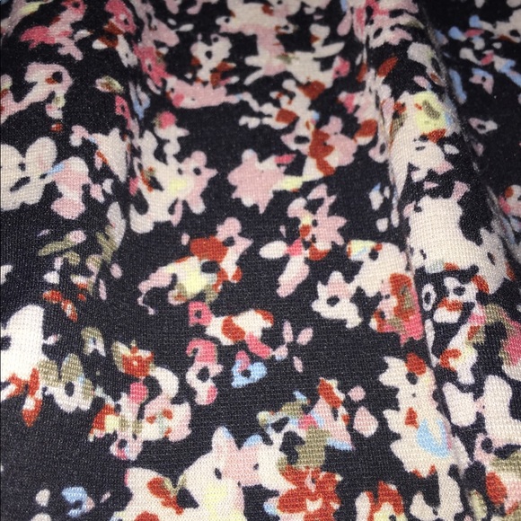 American Rag flower mini skirt - Picture 2 of 3